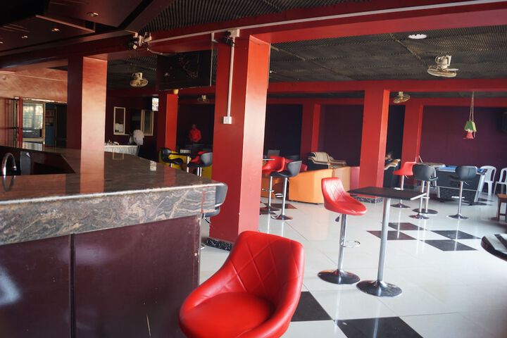 Lounge 46 of 58