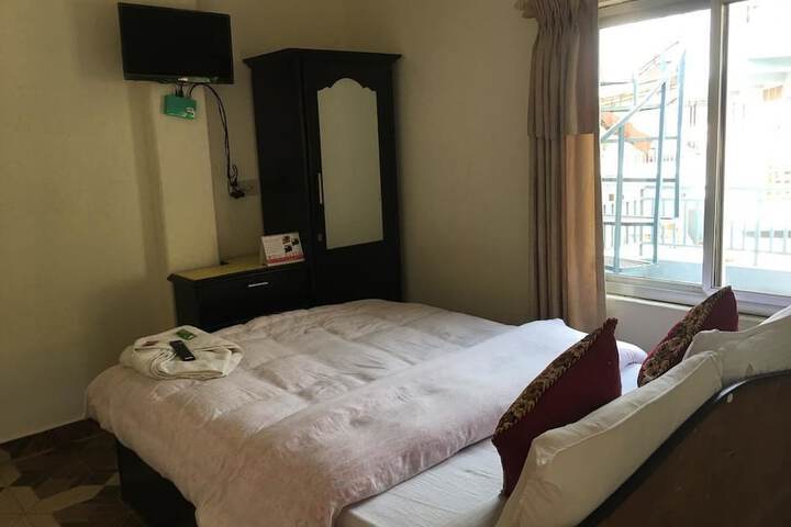 Room 2 of 4