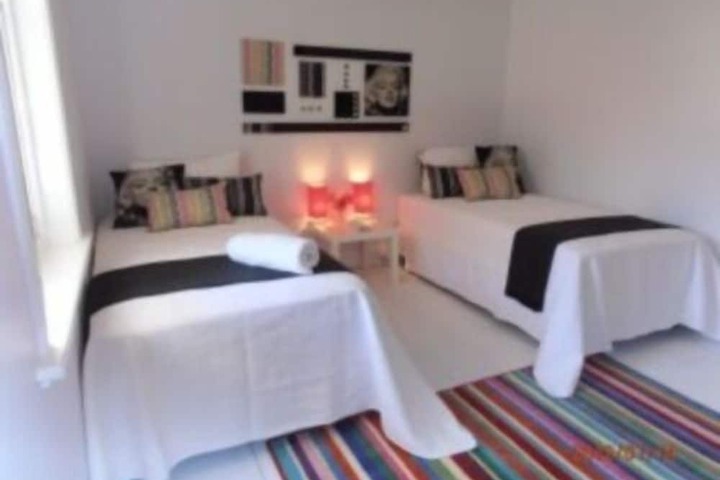 Room 2 of 10