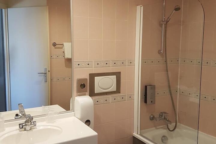 Room 30 of 42
