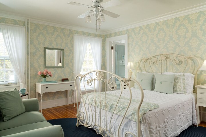 Room 12 of 75