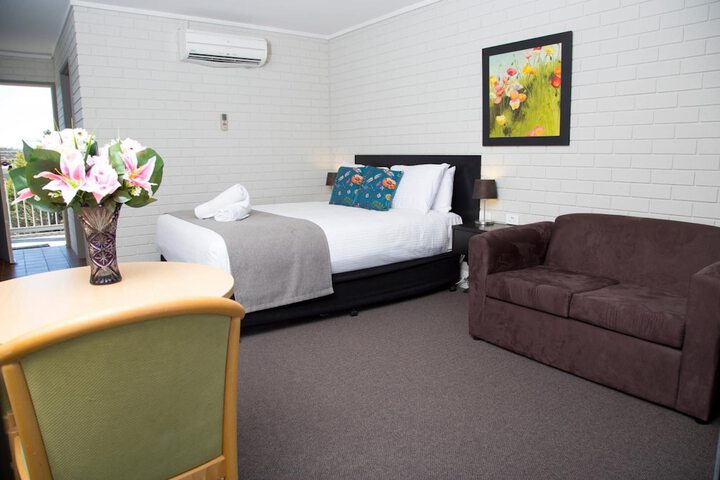 Room 9 of 49