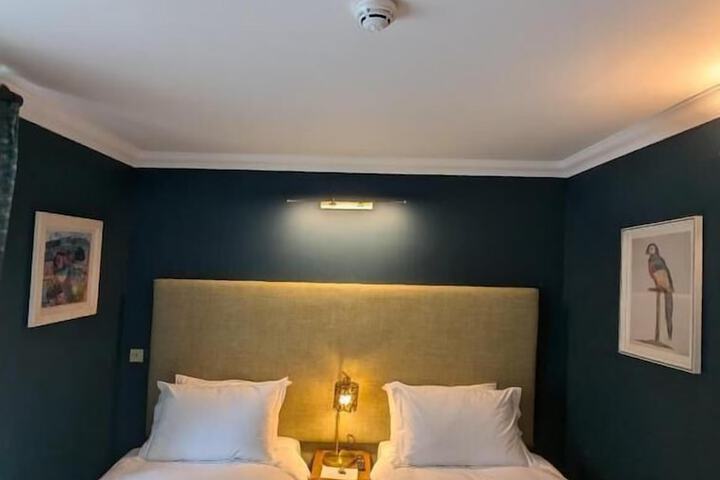 Room 1 of 8