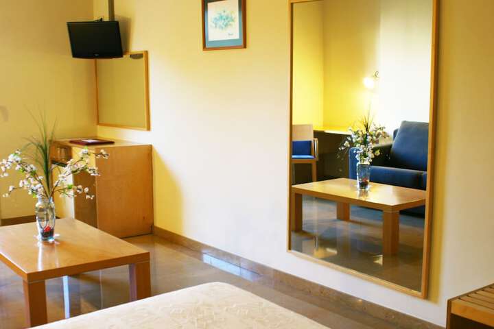 Room 12 of 37