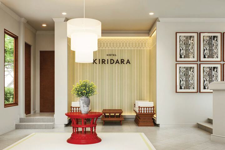 Hotel Lobby