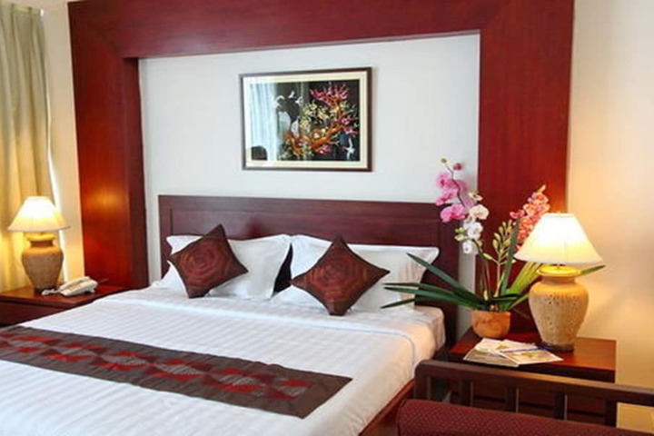 Room 8 of 44