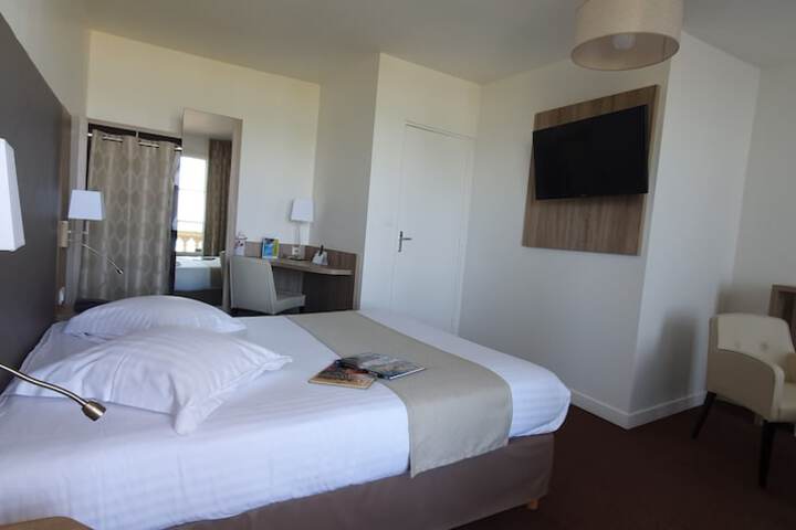Room 17 of 38