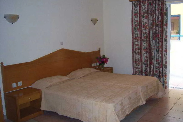 Room 4 of 7