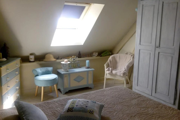 Room 6 of 9