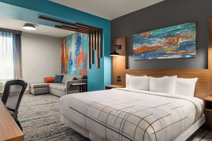 Room 16 of 34