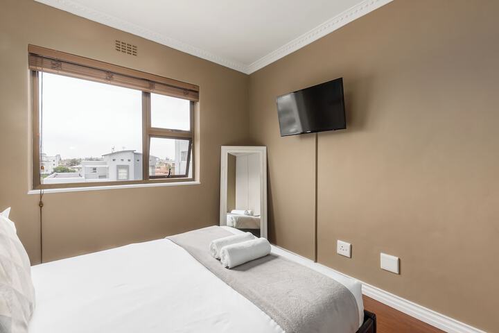 Room 5 of 17