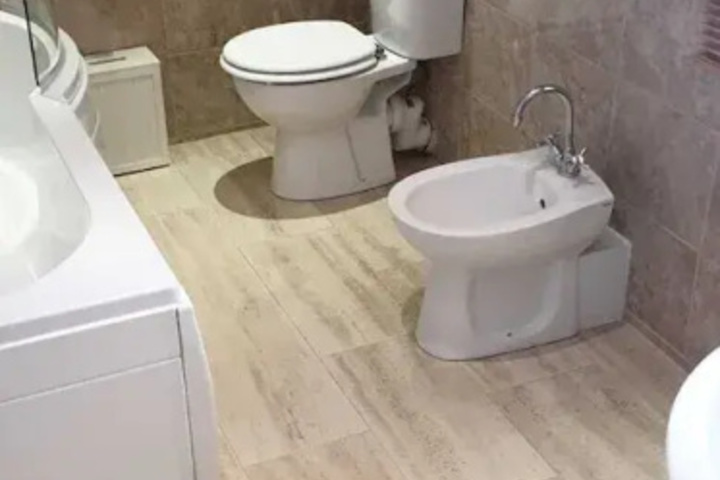 Room 6 of 10