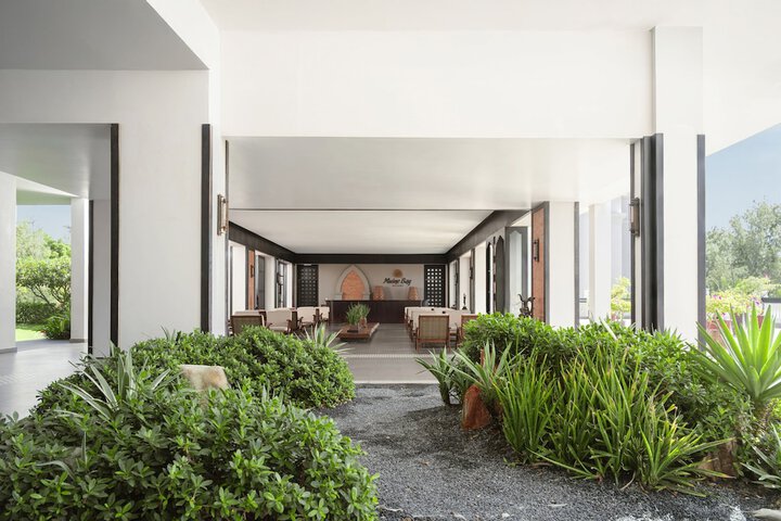 Entrance & Lobby