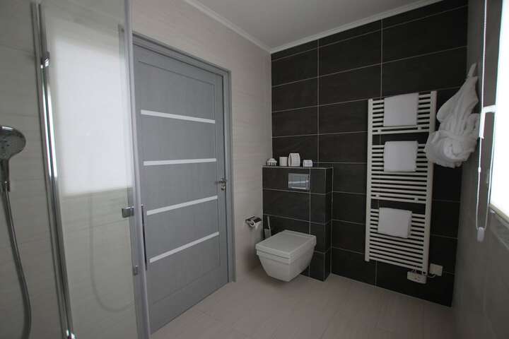 Room 33 of 41