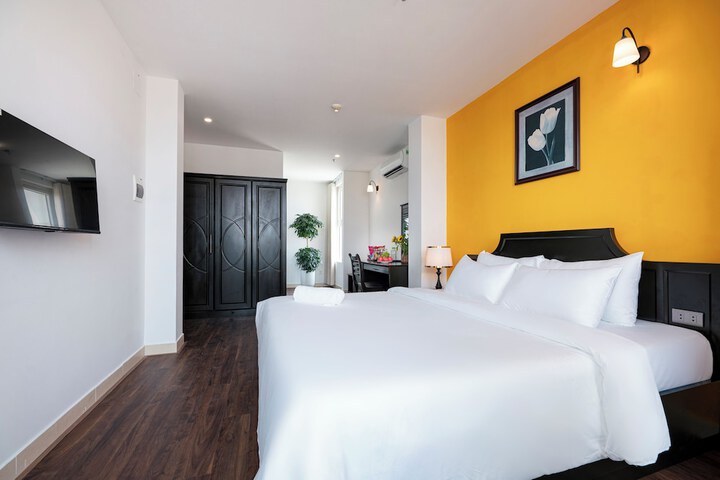 Room 17 of 34