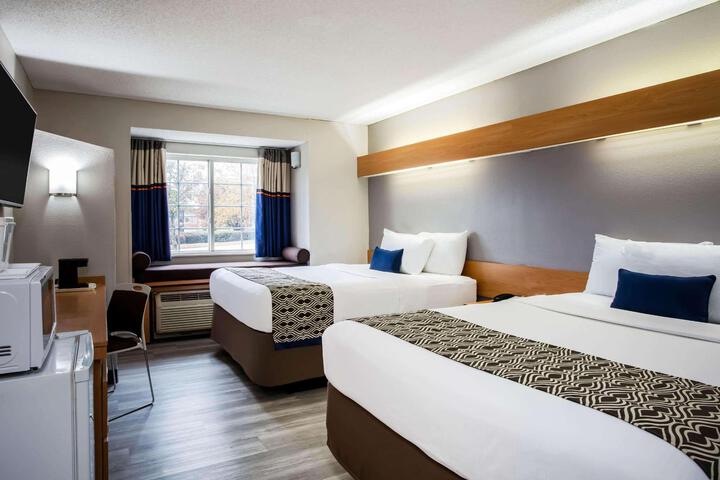 1 Queen Bed Accessible Room (4 of 8)