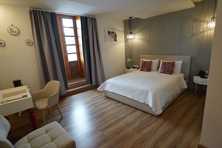 Room 37 of 106