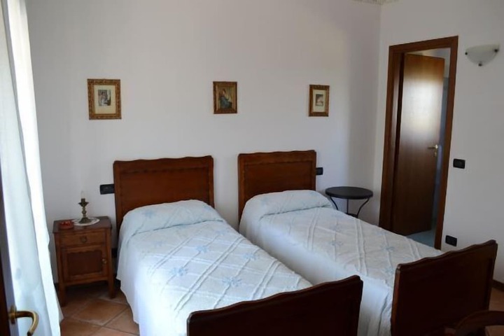 Room 3 of 31