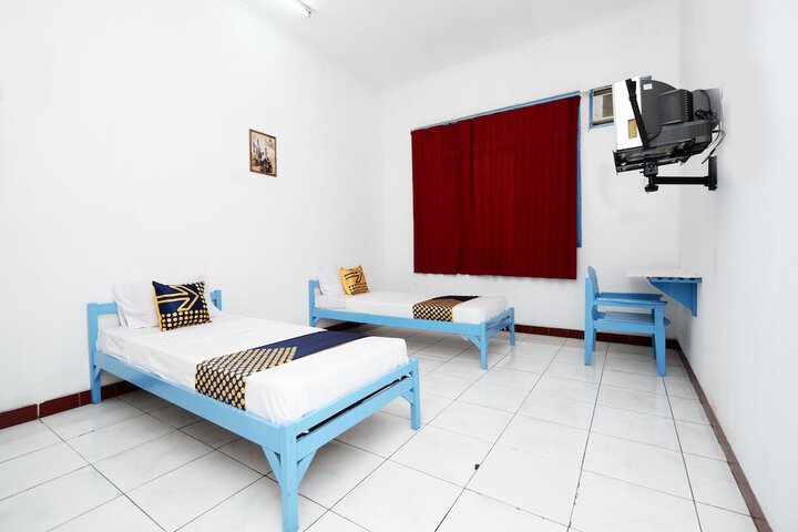 Room 16 of 38