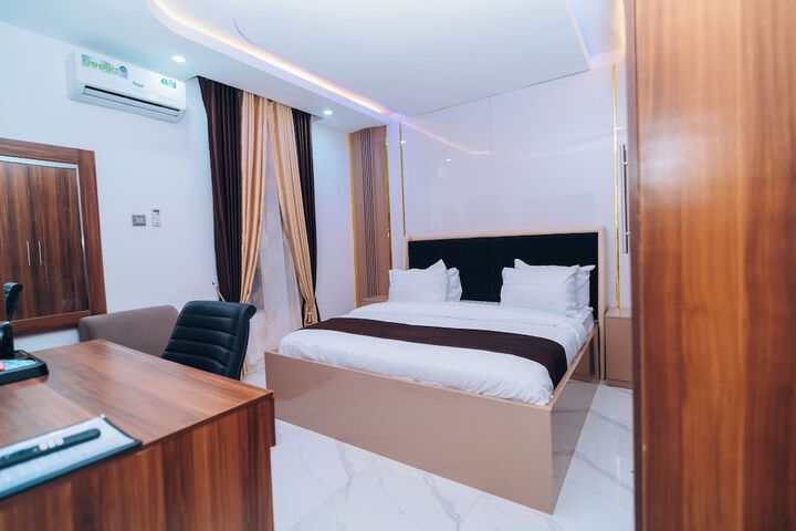 Room 25 of 60