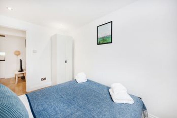 Room 8 of 19