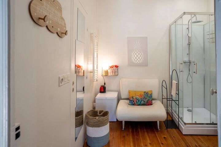 Room 21 of 28