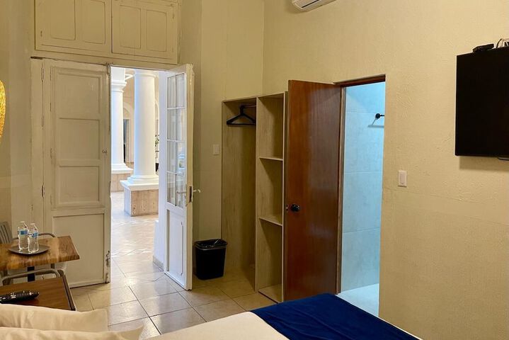 Room 9 of 36