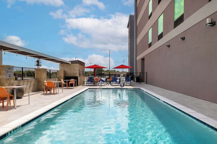 Pool Hotel