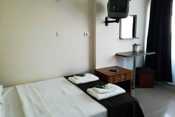 Room 2 of 10