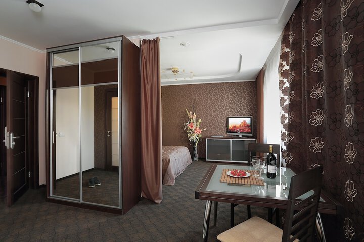 Room 10 of 29