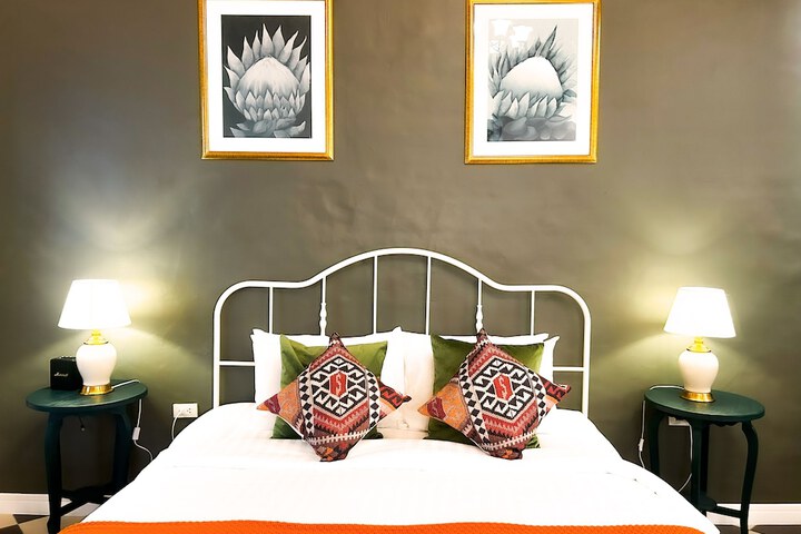 Room 18 of 145
