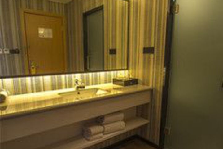 Room 43 of 94