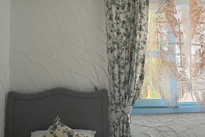 Room 2 of 48