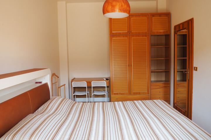 Room 12 of 33