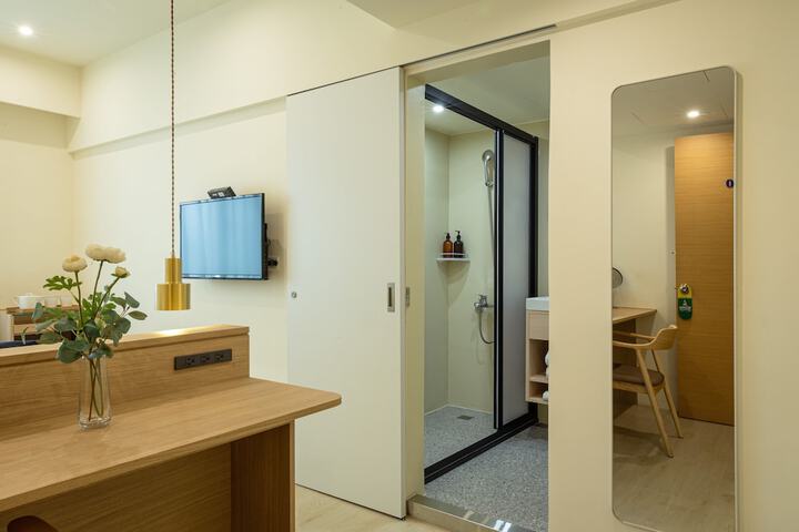 Room 44 of 68