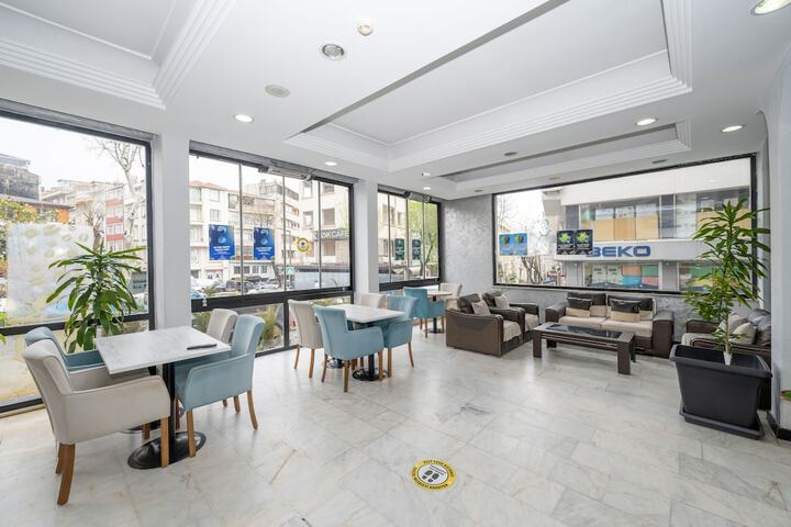 Entrance & Lobby