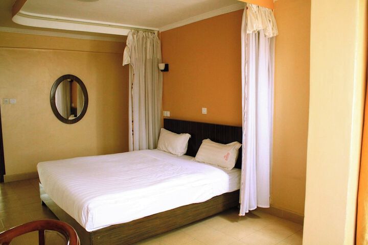 Room 4 of 30