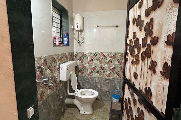 Room 9 of 13