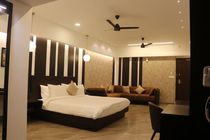 Room 5 of 30