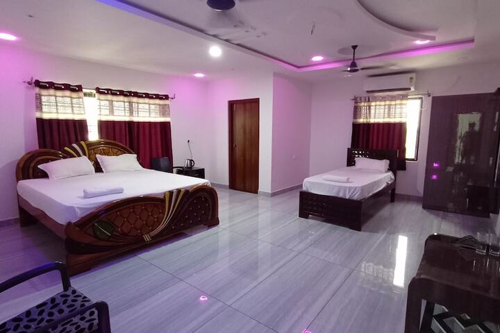 Room 7 of 33
