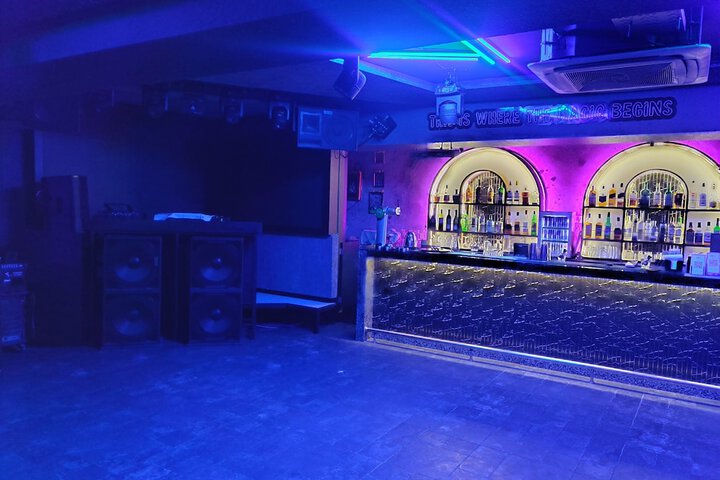 Lounge 43 of 45