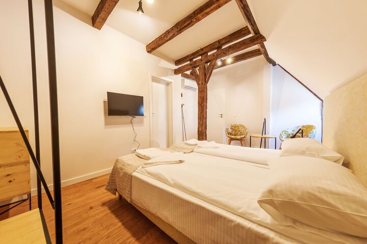 Room 15 of 28