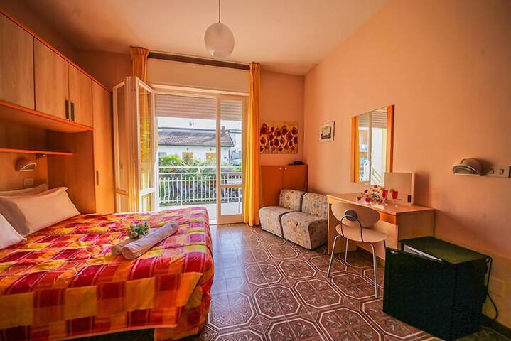 Room 6 of 16