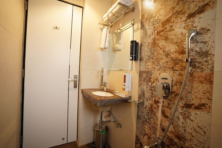 Room 16 of 53
