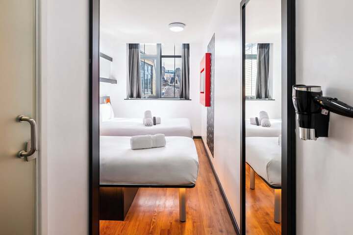 Room 18 of 103