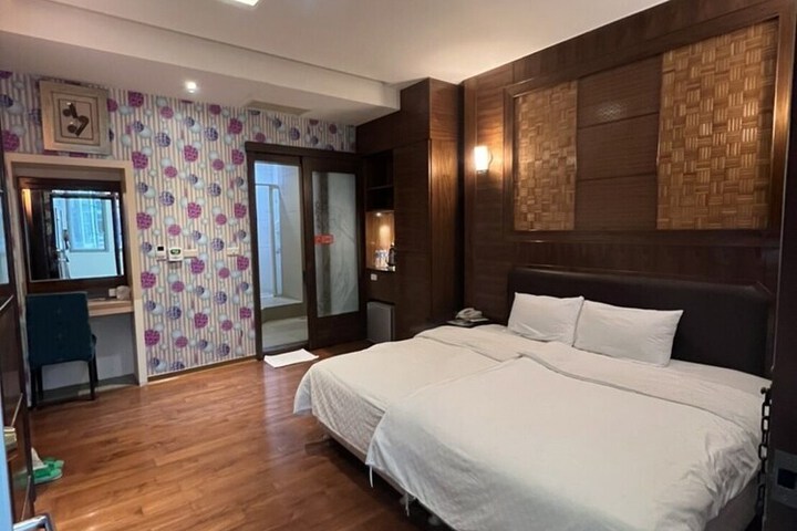 Room 35 of 79