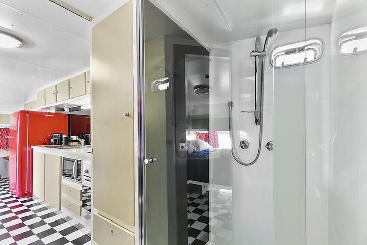 Room 52 of 64