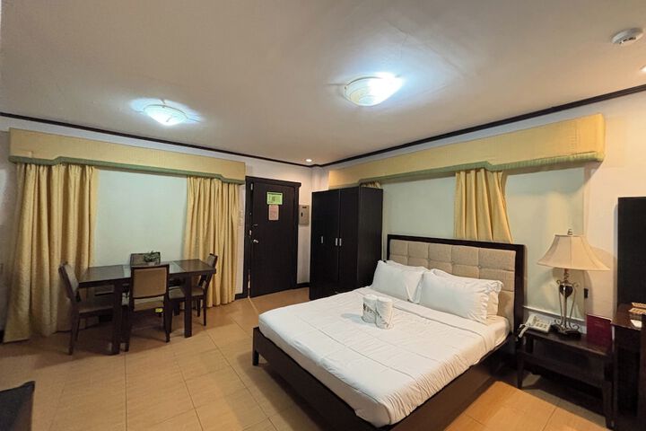 Photo of DLeonor Hotel