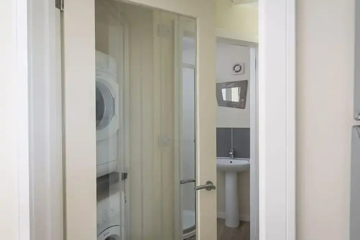 Room 8 of 18