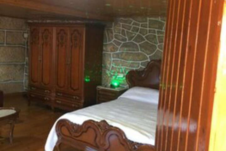 Room 186 of 244